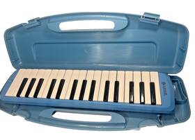 Angel Am-32k3 Melodyhorn 32 Key Melodica Keyboard With Blue Carrying Case