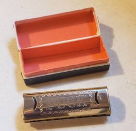 Hohner 400912600594 M. Germany 550/20 C Key Puck Harmonica Compact With Case Nos