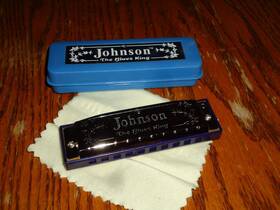 Bk-520eb Johnson New Blues King Harmonica 10 Hole E Key Case Cloth Stage Studio Recording Camping