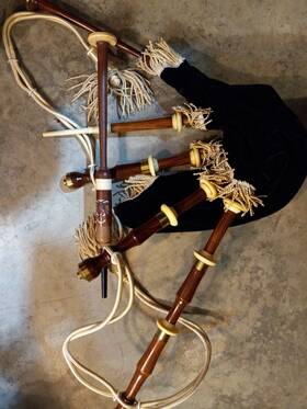 Mid-east 681920609278 Scottish Highland Bagpipes With Traditional Hat