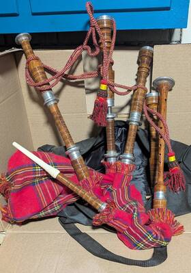 Dragon-70601 Possibly Mcmillan Full Size Great Scottish Bagpipes Various Tartans Covers With Bag Tutor Book