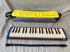 M37cplus Suzuki M-37c Plus 37 Keys Melodica Cute Red/blue Colorblock - Works