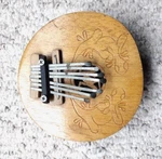 Thumb Piano Gecko Kalimba, Coconut Shell. Fixed Price $9.00.