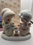 1988 Precious Moments "friendship Hits The Spot" Figurine Original Box & Booklet. Fixed Price $17.00.