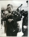 1968 Press Photo Actor Peter Ustinov Plays The Bagpipes During Dundee Week. Fixed Price $33.99.